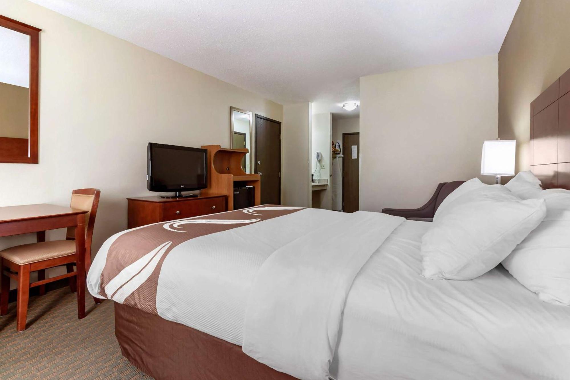 Quality Inn Hays I-70 Exterior photo