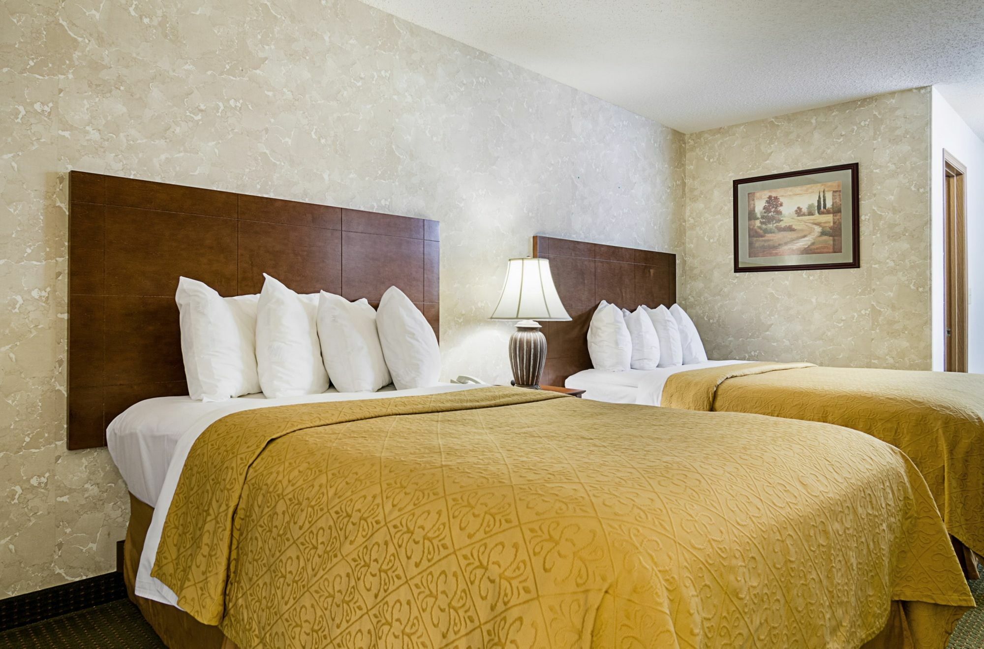 Quality Inn Hays I-70 Exterior photo